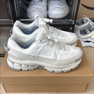 Nike Vomero Roam White Size 8 w/box